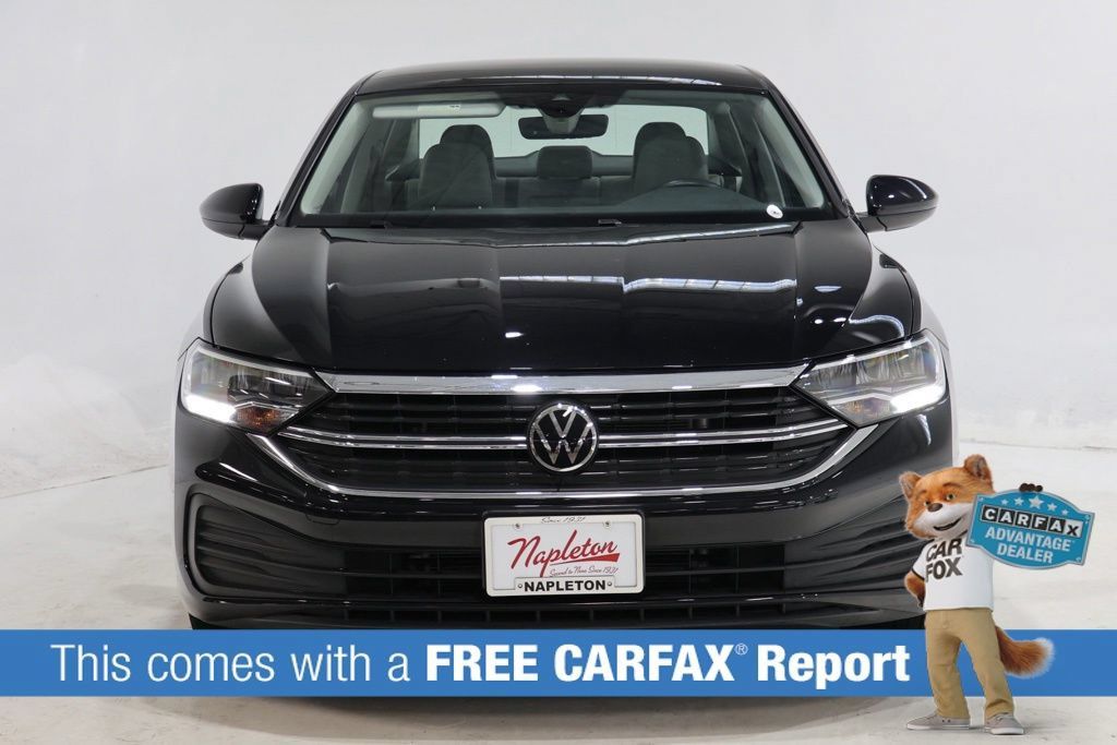 Used 2024 Volkswagen Jetta SE w/ Panoramic Sunroof Package FWD image 2