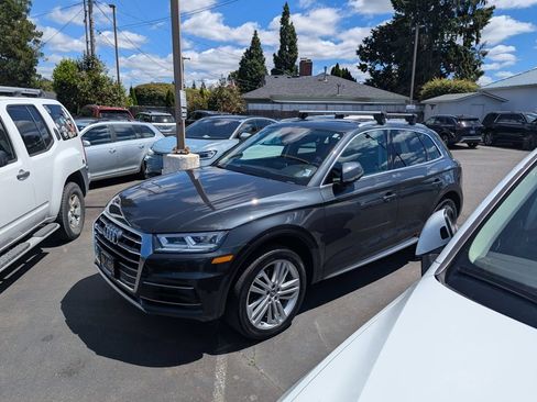 Used 2019 Audi Q5 2.0T Premium Plus w/ Premium Plus Package AWD/4WD image 2