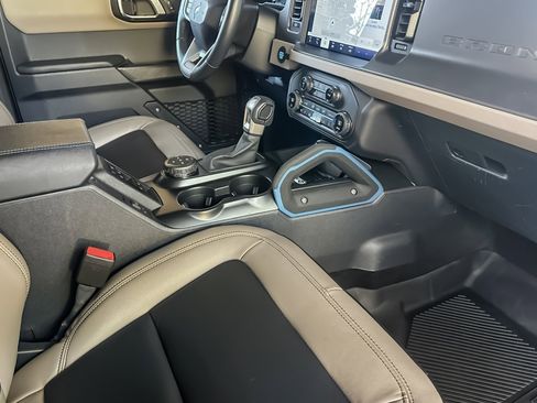 Used 2024 Ford Bronco Wildtrak image 16