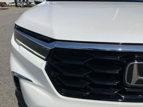 Certified 2025 Honda Pilot Touring image 28