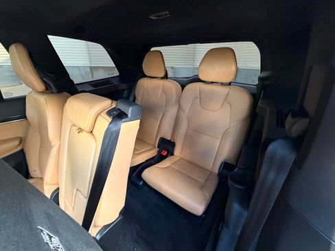 Used 2018 Volvo XC90 T6 Momentum w/ Momentum Plus Package AWD/4WD image 16
