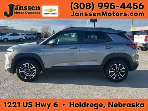 Used 2025 Chevrolet TrailBlazer LT AWD/4WD image 1