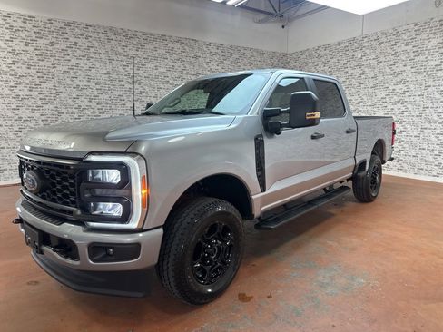 Used 2023 Ford F250 XL w/ STX Appearance Package image 3