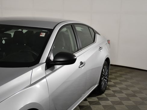 Used 2024 Nissan Altima 2.5 SV FWD image 13