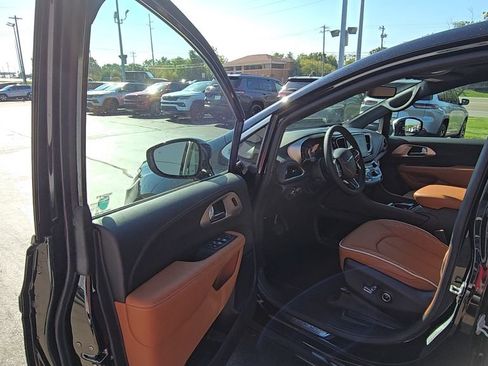 New 2026 Chrysler Pacifica Pinnacle w/ Trailer Tow Group image 14