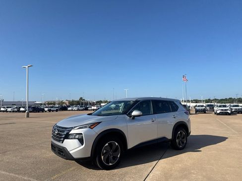 Certified 2024 Nissan Rogue SV FWD image 10