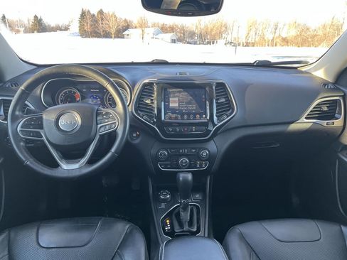 Used 2019 Jeep Cherokee Limited w/ Luxury Group image 16