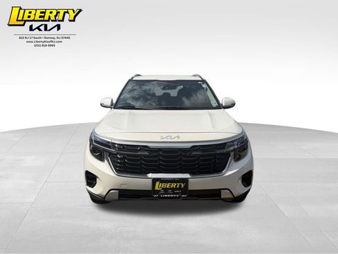 Used 2024 Kia Seltos S AWD/4WD image 2