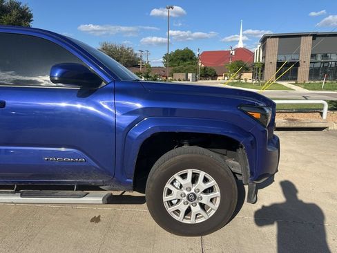 Used 2025 Toyota Tacoma SR5 AWD/4WD image 11
