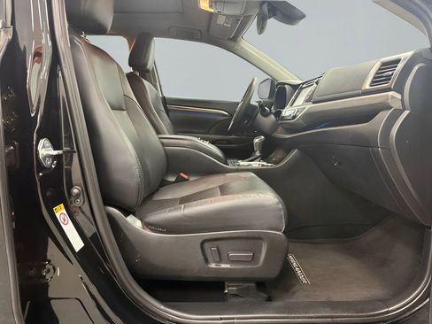 Used 2019 Toyota Highlander Limited image 14