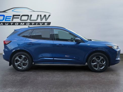 Used 2023 Ford Escape ST-Line AWD/4WD image 2