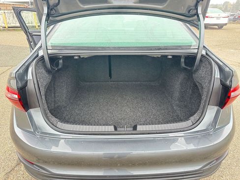 Used 2025 Volkswagen Jetta SE image 31