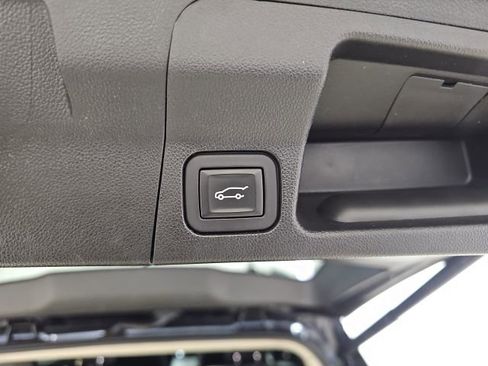 Used 2018 GMC Acadia Denali image 9