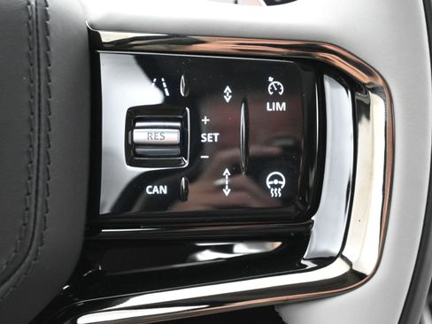 Certified 2025 Land Rover Range Rover Velar Dynamic SE image 19