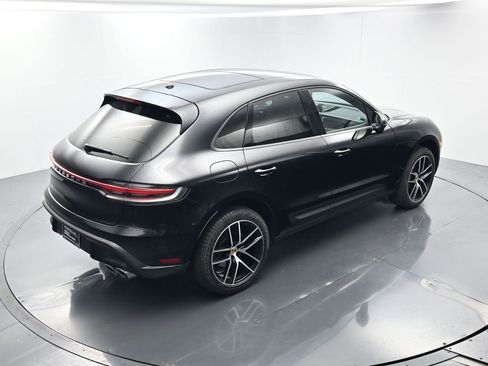 Certified 2024 Porsche Macan AWD/4WD image 37