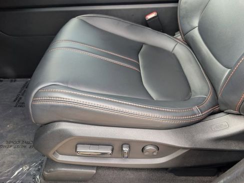 Used 2025 Honda Pilot TrailSport image 14