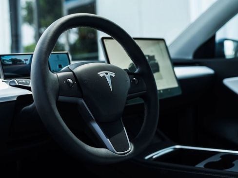Used 2022 Tesla Model Y Performance AWD/4WD image 39