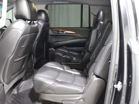 Used 2019 Cadillac Escalade ESV Luxury image 24
