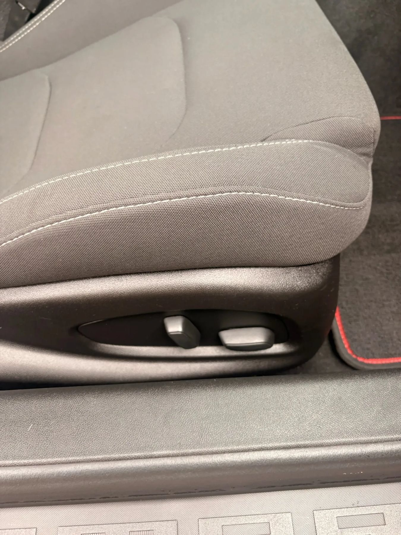 Used 2018 Chevrolet Camaro SS RWD image 31