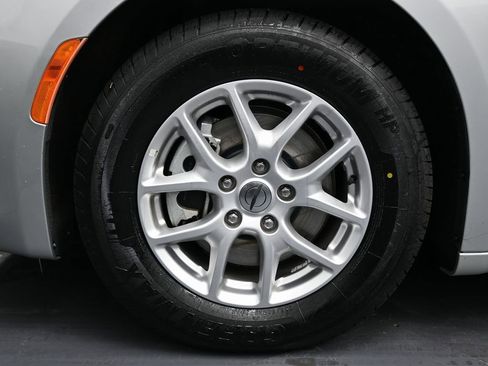 Used 2023 Chrysler Voyager LX FWD image 11