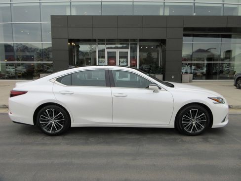 Used 2025 Lexus ES 350 w/ Premium Package image 11