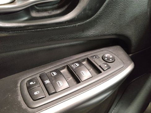 Used 2020 Jeep Cherokee Latitude AWD/4WD image 27