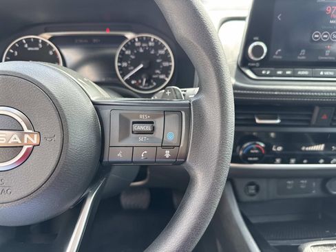 Used 2024 Nissan Rogue SV FWD image 24