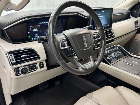 Used 2020 Lincoln Navigator L Reserve w/ Equipment Group 208A Reserve AWD/4WD image 11