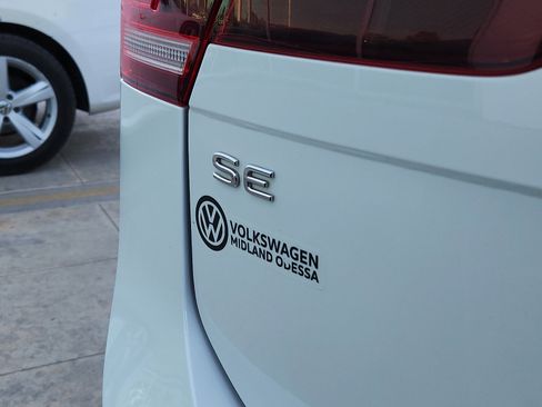 Used 2022 Volkswagen Tiguan SE R-Line image 10