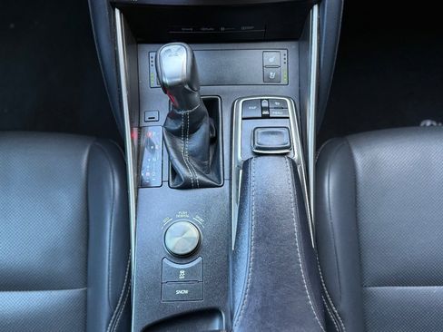 Used 2018 Lexus IS 300 w/ Comfort Package RWD image 33