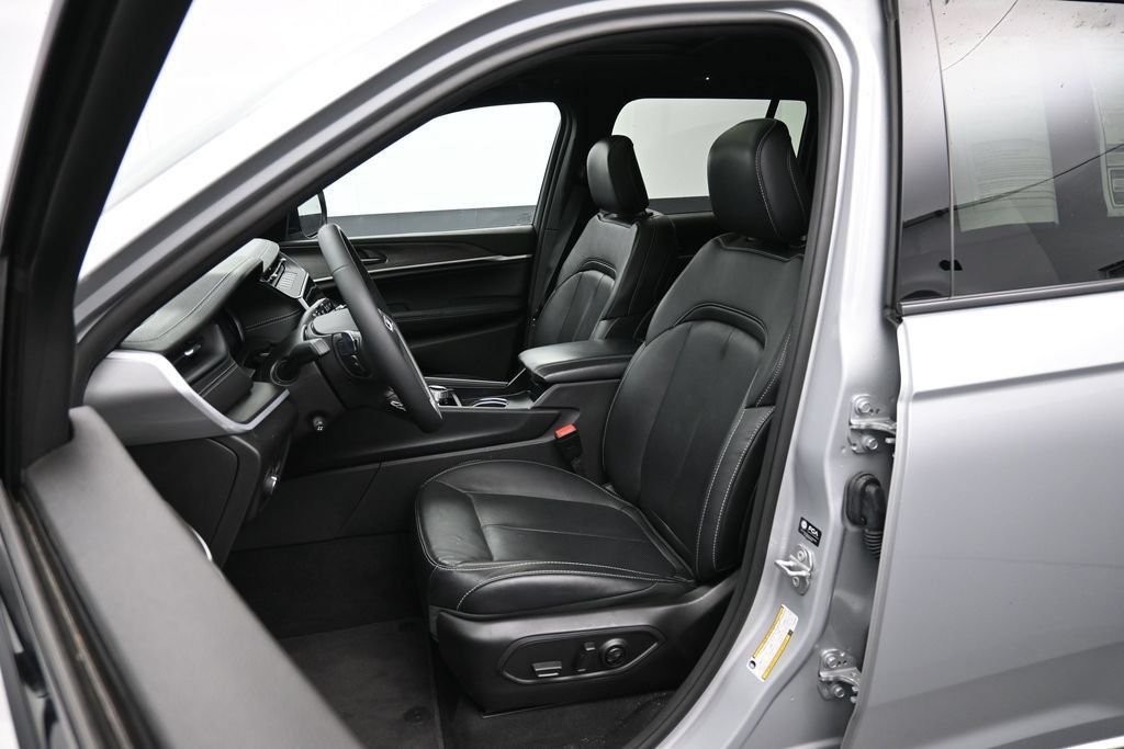 Used 2026 Jeep Grand Cherokee Limited AWD/4WD image 20