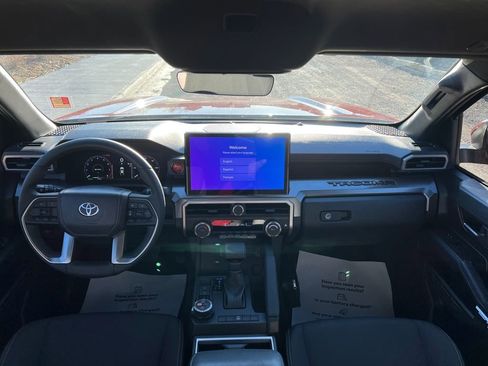 Used 2025 Toyota Tacoma TRD Off-Road image 11