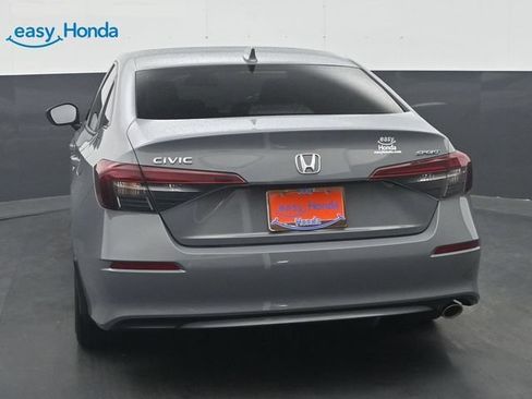 Used 2025 Honda Civic Sport image 6