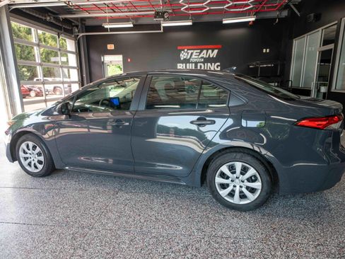 Used 2025 Toyota Corolla LE FWD image 2