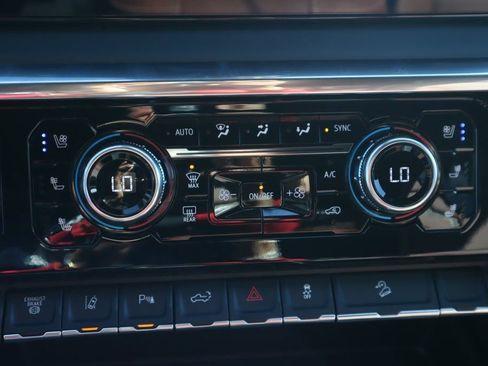 New 2026 GMC Sierra 2500 Denali Ultimate w/ LPO, Black Badging Package image 6