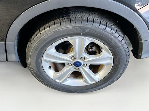 Used 2015 Ford Escape SE w/ Equipment Group 201A image 11