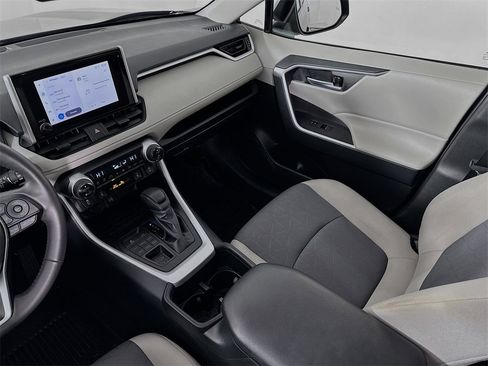 Used 2025 Toyota RAV4 XLE image 27