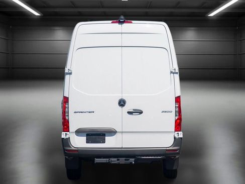 Used 2024 Mercedes-Benz Sprinter 2500 image 4