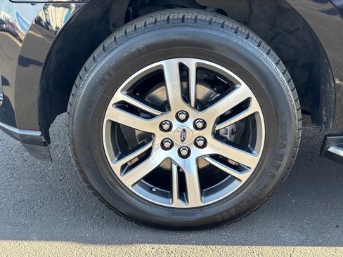 Used 2023 Ford Expedition Max Limited image 11