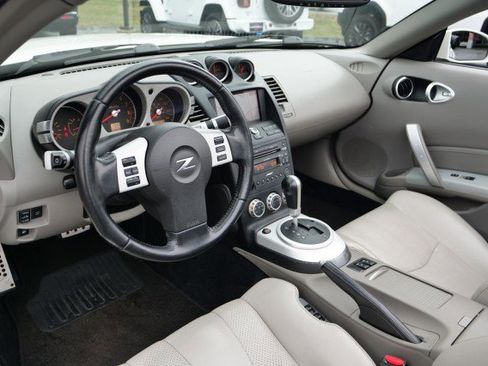 Used 2007 Nissan 350Z Touring image 2