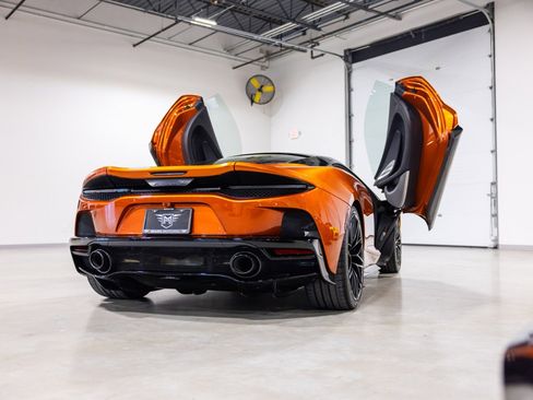 Used 2023 McLaren GT RWD image 4