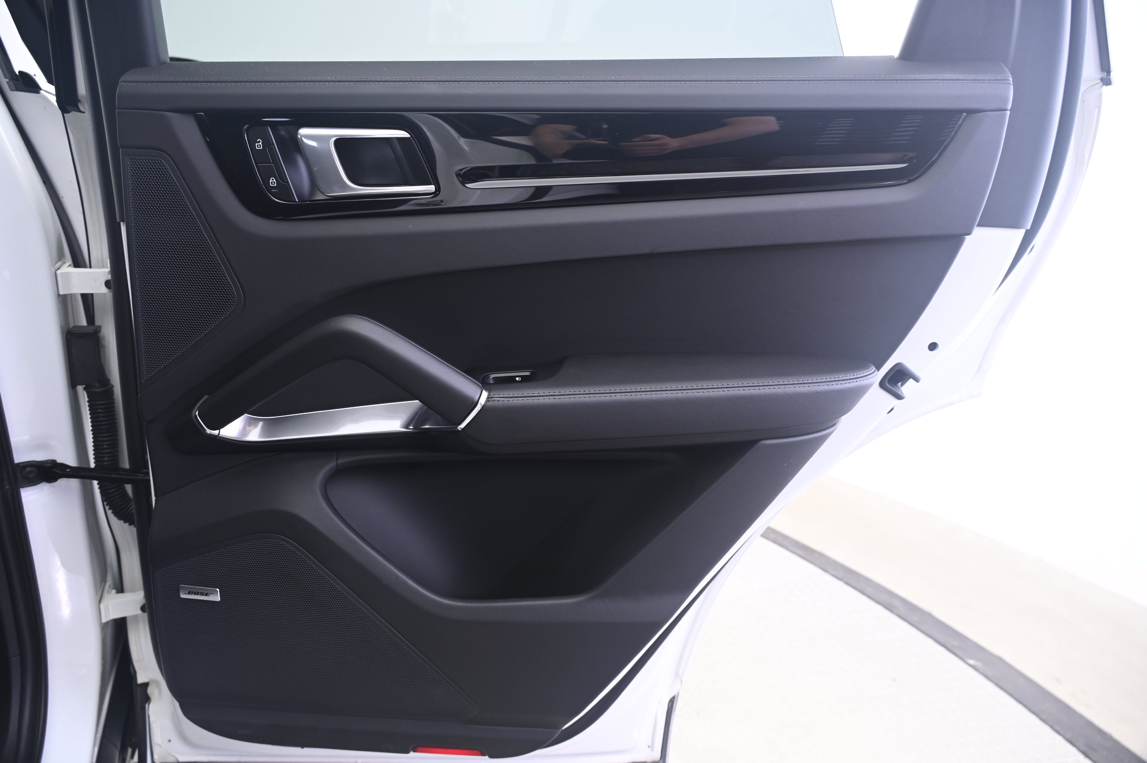 Certified 2023 Porsche Cayenne Turbo AWD/4WD image 16
