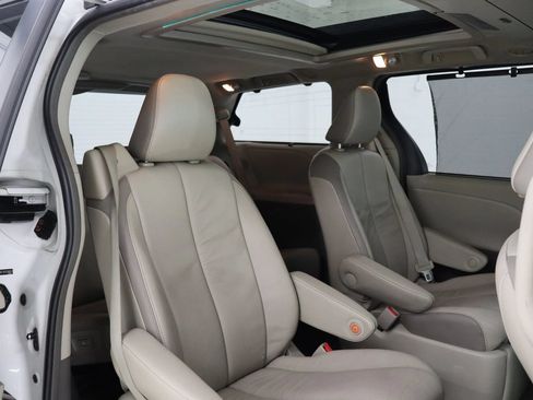 Used 2013 Toyota Sienna Limited w/ Premium Pkg FWD image 22