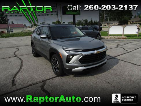 Used 2025 Chevrolet TrailBlazer LT FWD image 1