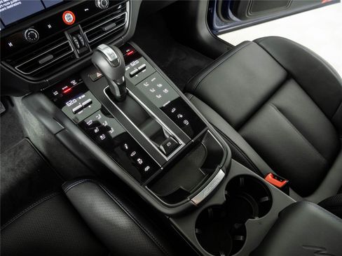 New 2026 Porsche Macan GTS AWD/4WD image 18