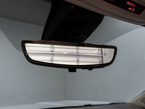 Used 2022 GMC Yukon XL Denali w/ Denali Premium Package image 18