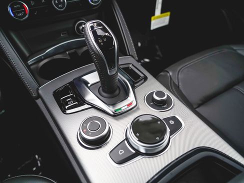 New 2025 Alfa Romeo Stelvio Sprint w/ Convenience Package image 32