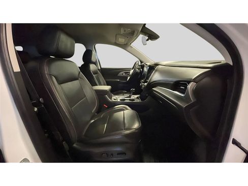 Used 2020 Chevrolet Traverse LT w/ LT Premium Package image 16