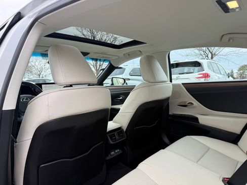 Used 2023 Lexus ES 350 w/ Premium Package image 16