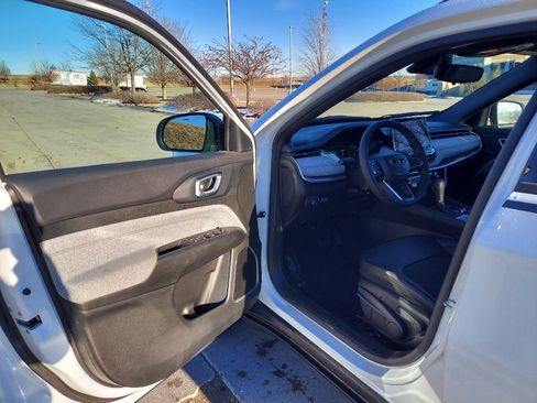 New 2023 Jeep Compass Latitude w/ Mopar Graphics Package image 10